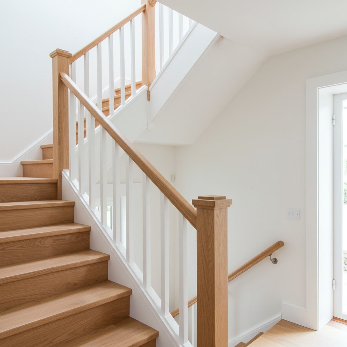 Oak_Hand_Rail_White_Accent